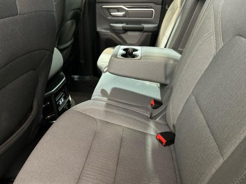 Diamond Black Crystal Pearlcoat 2021 RAM 1500 Big Horn/Lone Star