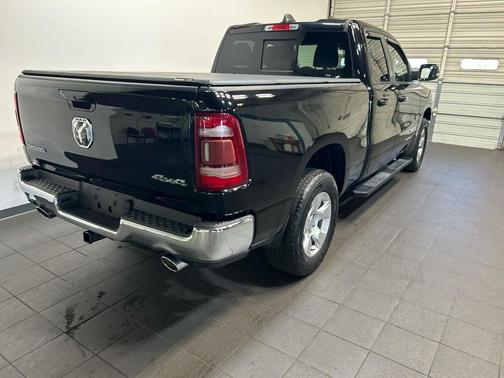 Diamond Black Crystal Pearlcoat 2021 RAM 1500 Big Horn/Lone Star