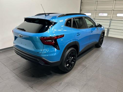 GKN MARINA BLUE METALLIC 2026 Chevrolet Trax LT