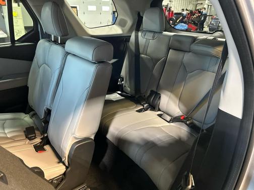 2025 Honda Pilot Touring 8-Passenger