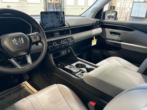 2025 Honda Pilot Touring 8-Passenger