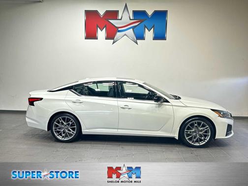 Pearl White Tricoat 2023 Nissan Altima SR VC-Turbo FWD
