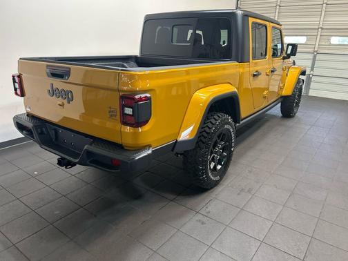 Goldilocks 2026 Jeep Gladiator Willys 4x4
