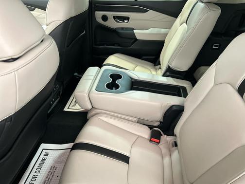 Solar Silver Metallic 2026 Honda Pilot Touring 8-Passenger