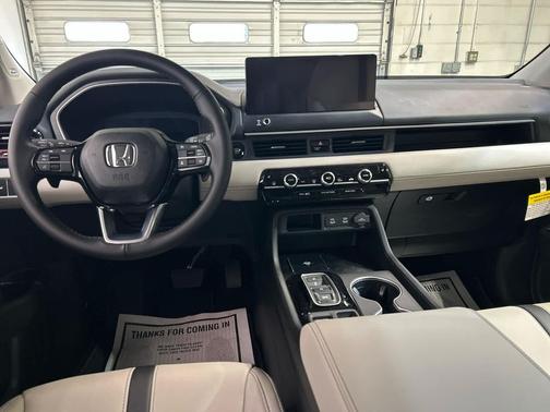 Solar Silver Metallic 2026 Honda Pilot Touring 8-Passenger