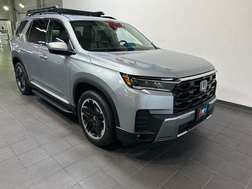 Solar Silver Metallic 2026 Honda Pilot Touring 8-Passenger