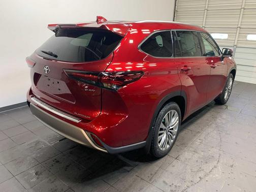 2026 Toyota Highlander Hybrid Platinum