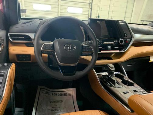 2026 Toyota Highlander Hybrid Platinum