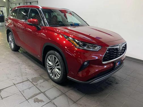 2026 Toyota Highlander Hybrid Platinum