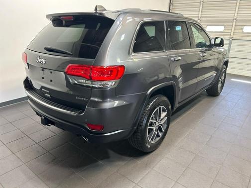 Granite Crystal Metallic Clearcoat 2018 Jeep Grand Cherokee Limited