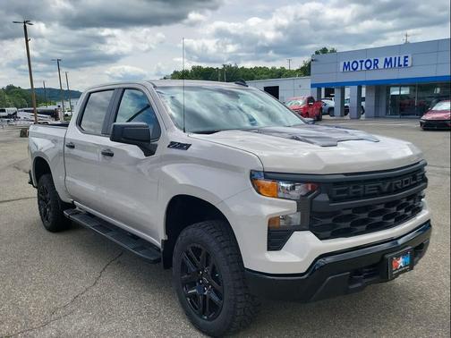 White Sands 2026 Chevrolet Silverado 1500 Custom Trail Boss