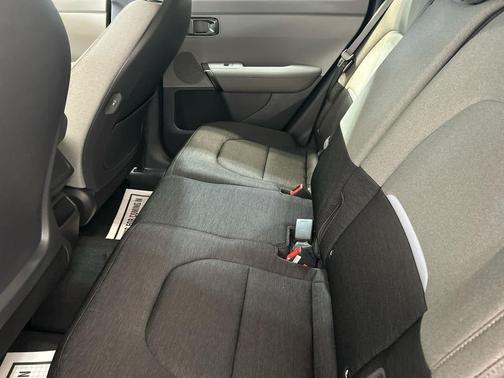 Iceberg Green 2027 Kia Seltos S