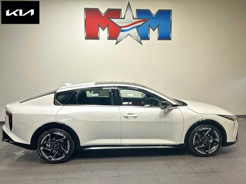 Snow White Pearl 2026 Kia K4 GT-Line