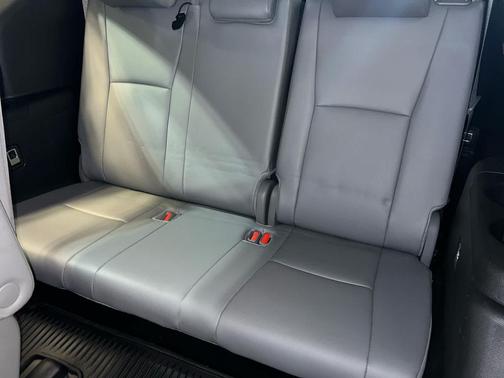 Celestial Silver Metallic 2024 Toyota Highlander XLE