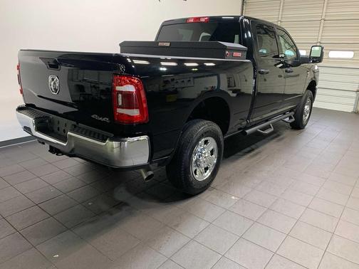 2024 RAM 2500 Tradesman Crew Cab 4x4 6'4' Box