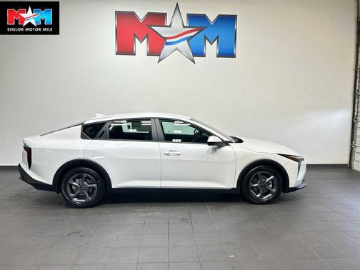 Snow White Pearl 2026 Kia K4 LXS