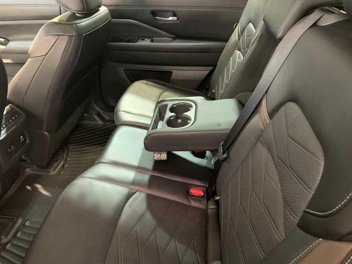 2024 Nissan Pathfinder Platinum FWD