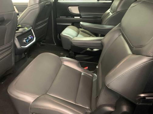 2025 Ford Expedition Max Active 4x4