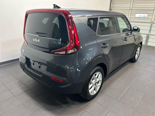 Gravity Gray 2022 Kia Soul LX