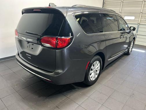 Granite Crystal Metallic Clearcoat 2017 Chrysler Pacifica Touring-L
