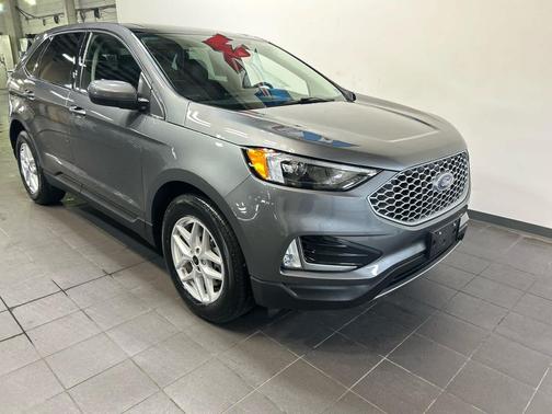 Carbonized Gray Metallic 2023 Ford Edge SEL