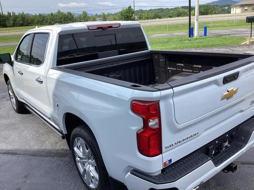 Polar White Tricoat 2026 Chevrolet Silverado 1500 High Country