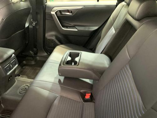 2020 Toyota RAV4 Hybrid SE