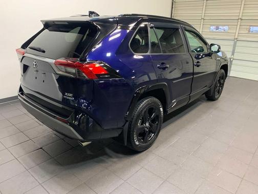 2020 Toyota RAV4 Hybrid SE
