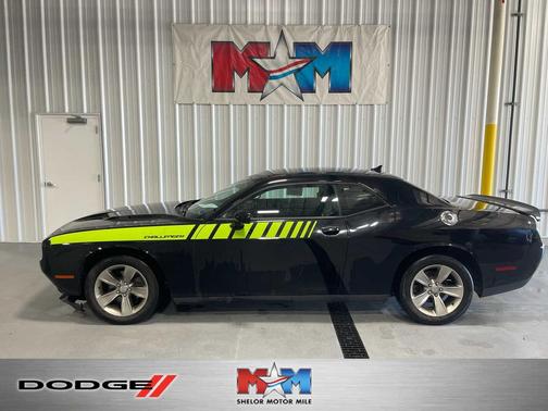 Pitch Black Clearcoat 2015 Dodge Challenger SXT