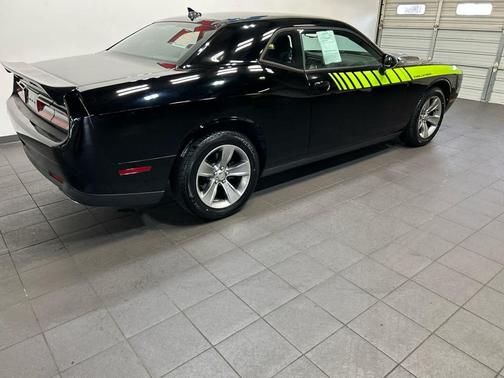 Pitch Black Clearcoat 2015 Dodge Challenger SXT