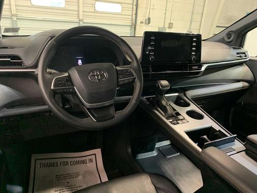 2024 Toyota Sienna Woodland Edition