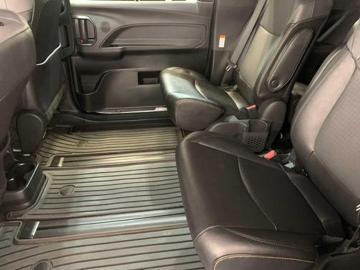 2024 Toyota Sienna Woodland Edition