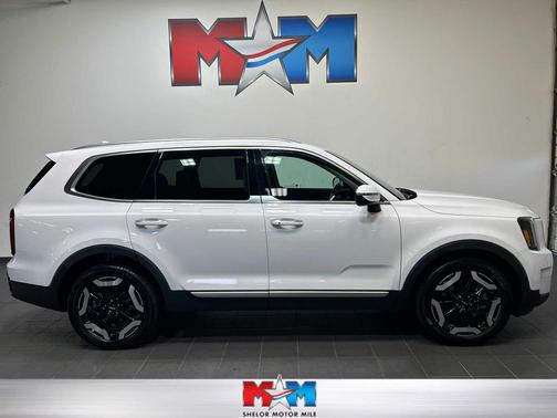 Glacial White Pearl 2024 Kia Telluride S