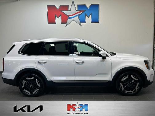 Glacial White Pearl 2024 Kia Telluride S