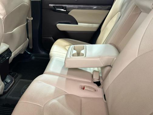 Blizzard Pearl 2020 Toyota Highlander Limited