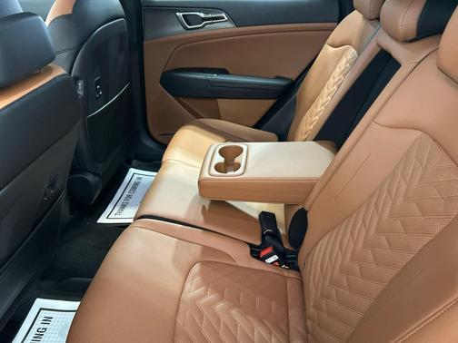 GLACIAL WHITE 2026 Kia Sportage X-Line