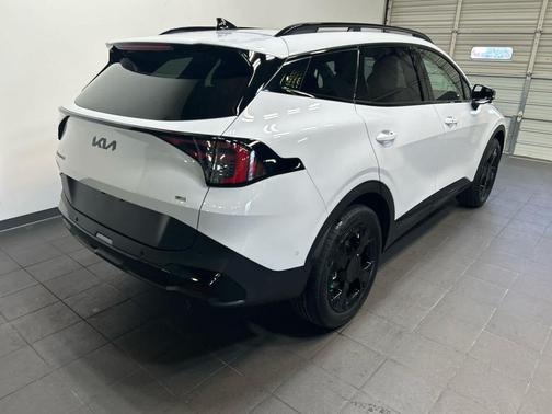 GLACIAL WHITE 2026 Kia Sportage X-Line