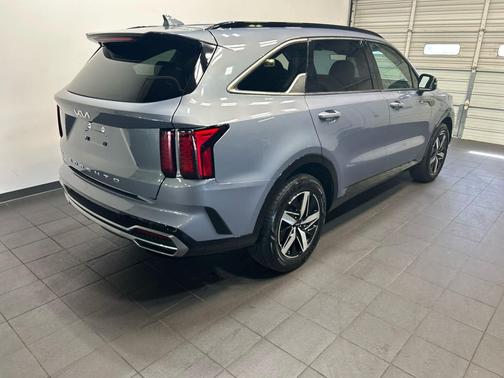 Everlasting Silver 2022 Kia Sorento S