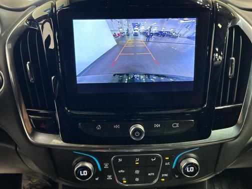 Mosaic Black Metallic 2024 Chevrolet Traverse LT Cloth