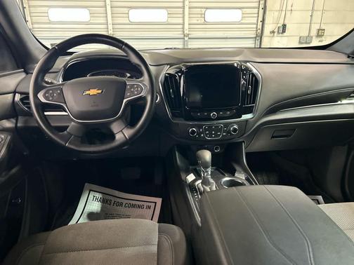 Mosaic Black Metallic 2024 Chevrolet Traverse LT Cloth