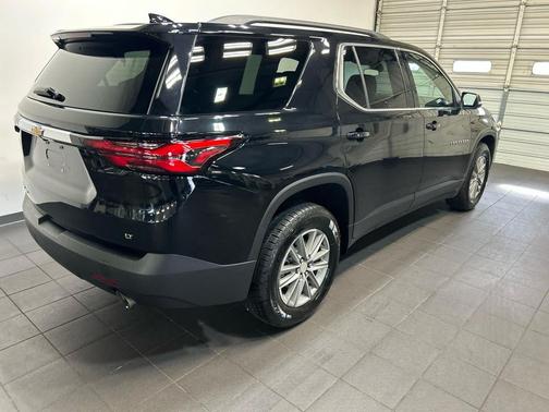 Mosaic Black Metallic 2024 Chevrolet Traverse LT Cloth