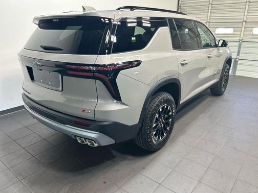 Sandstone Gray 2026 Chevrolet Traverse AWD Z71