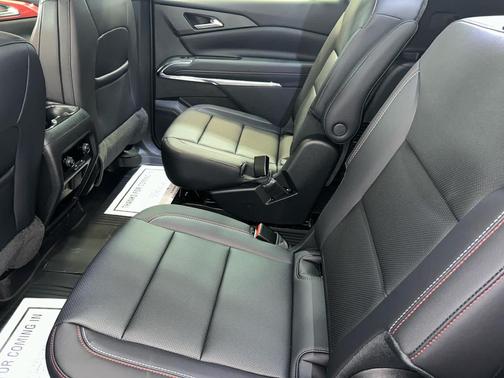 Sandstone Gray 2026 Chevrolet Traverse AWD Z71