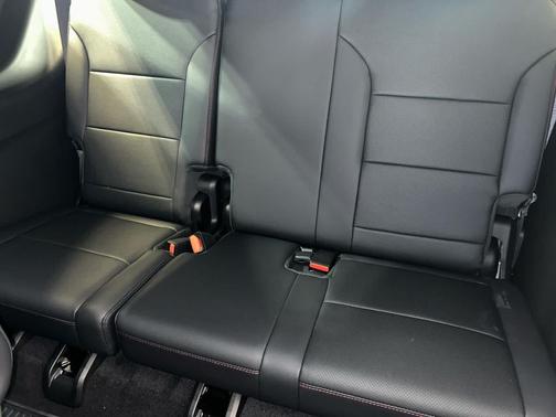 Sandstone Gray 2026 Chevrolet Traverse AWD Z71