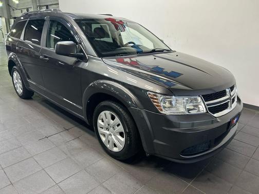 Granite Pearlcoat 2018 Dodge Journey SE