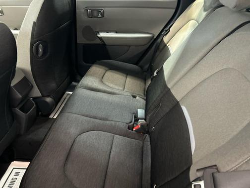 Ivory Silver 2027 Kia Seltos LX
