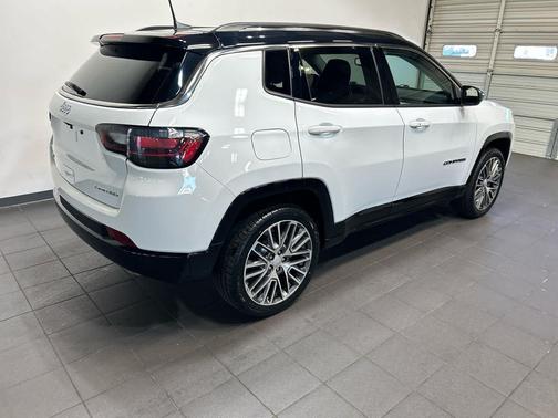 Bright White Clearcoat 2022 Jeep Compass Limited