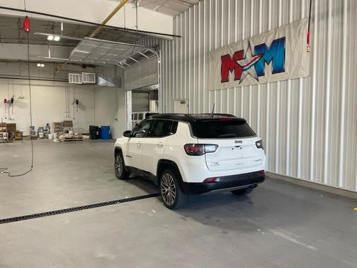 Bright White Clearcoat 2022 Jeep Compass Limited