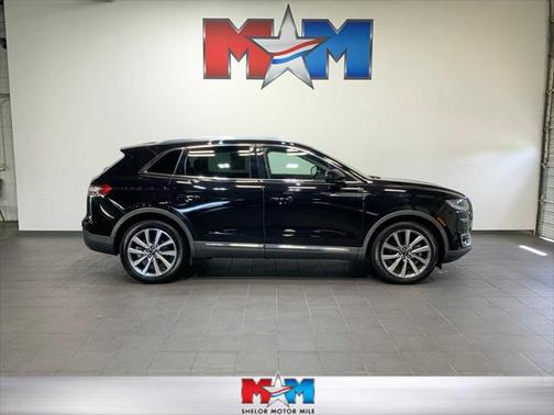 2019 Lincoln Nautilus Select