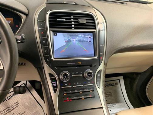 2019 Lincoln Nautilus Select